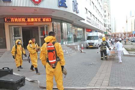 烏魯木齊一醫(yī)院二氧化氯泄漏 消防人員佩防化服排險